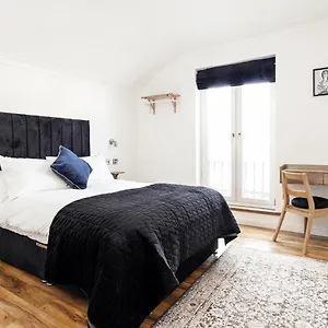 2* Hotel House